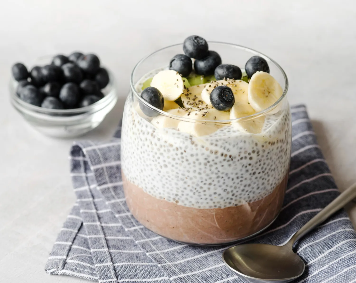Iogurte Fitness com Morango e Chia: Receita Saudável, Rápida e Perfeita Para o Dia a Dia
